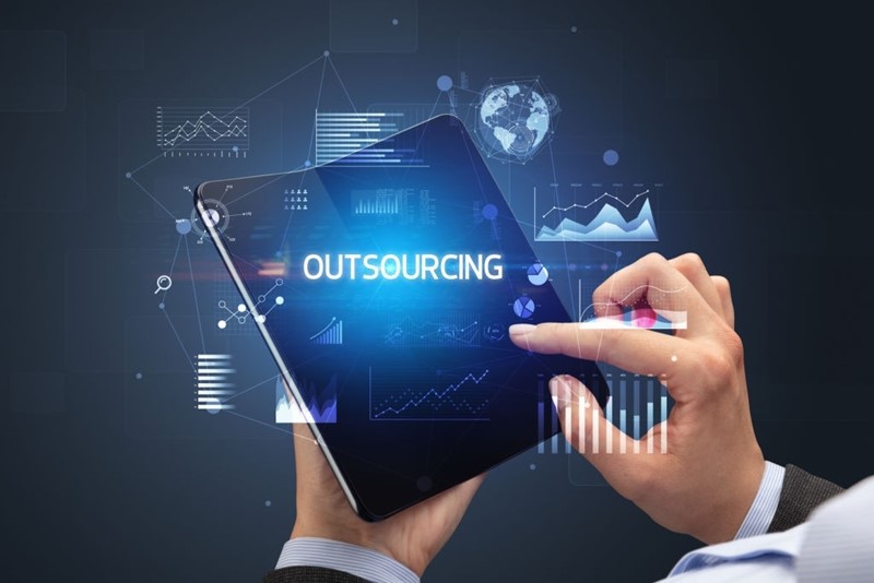 Insourcing vs Outsourcing -6