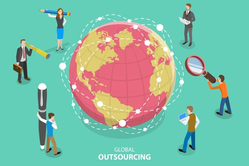 Insourcing vs Outsourcing -2