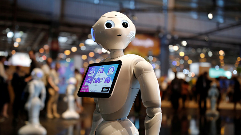 robot-shopping-assistants-savvycom